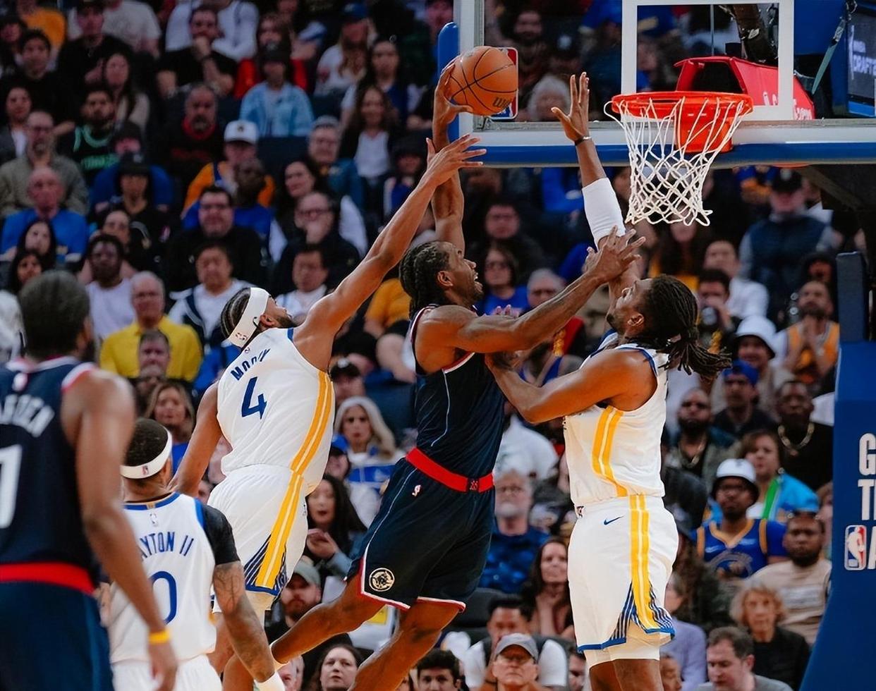 浓眉哥与60激战勇士分钟，表现优异胜负难料！，阿扎伦卡焦点对战引发球迷热议的简单介绍-开云网页版